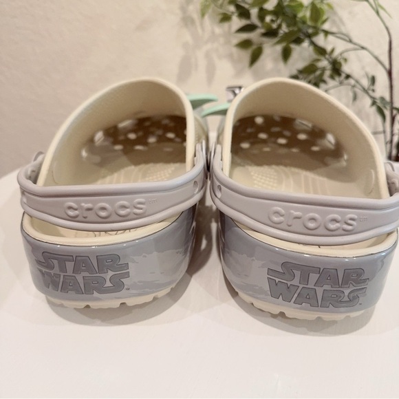 Crocs Men\'s Star Wars Grogu Classic Clog Size 12 NWOT main image 4